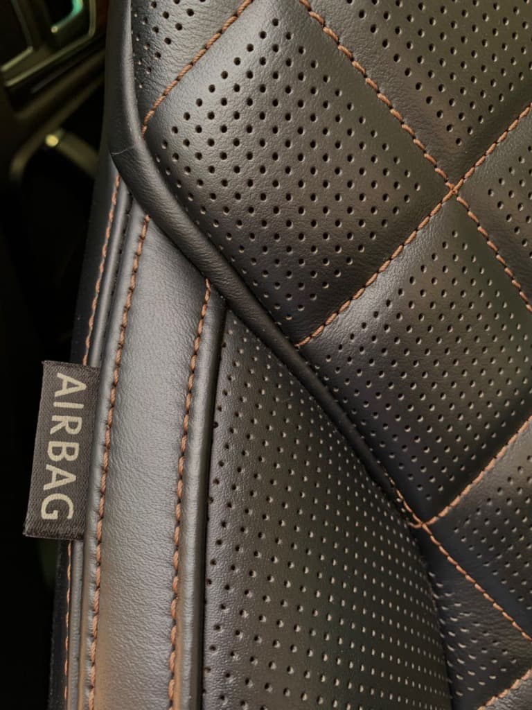 Интерьер салона автомобиля